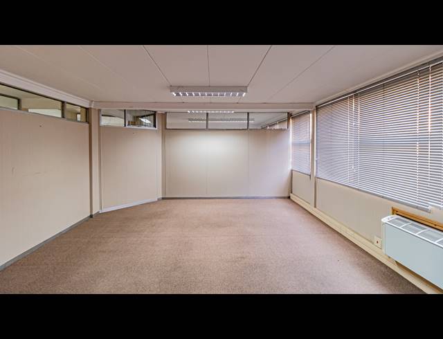 825M² OFFICE FOR SALE IN FERNDALE